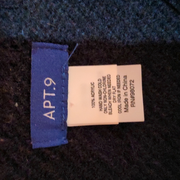 Buffalo Plaid Cape - Picture 4 of 6